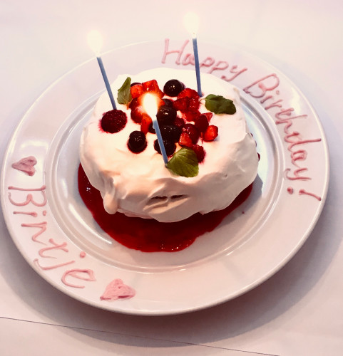 お誕生日や サプライズのお祝いに 米粉ケーキのデコレーションプレートのご案内 Bintje 日本橋箱崎町ビンチェ