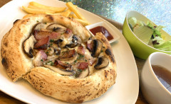 ●マッシュルームとイベリコ豚ベーコンのフォカッチャピザランチ.jpg