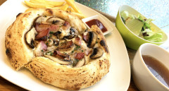 ●マッシュルームとイベリコ豚ベーコンのフォカッチャピザランチ.jpg