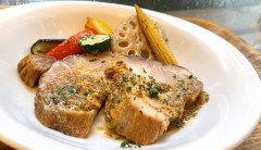 ●豚肩ロースの厚切りローストポーク 粒マスタードソース.jpg