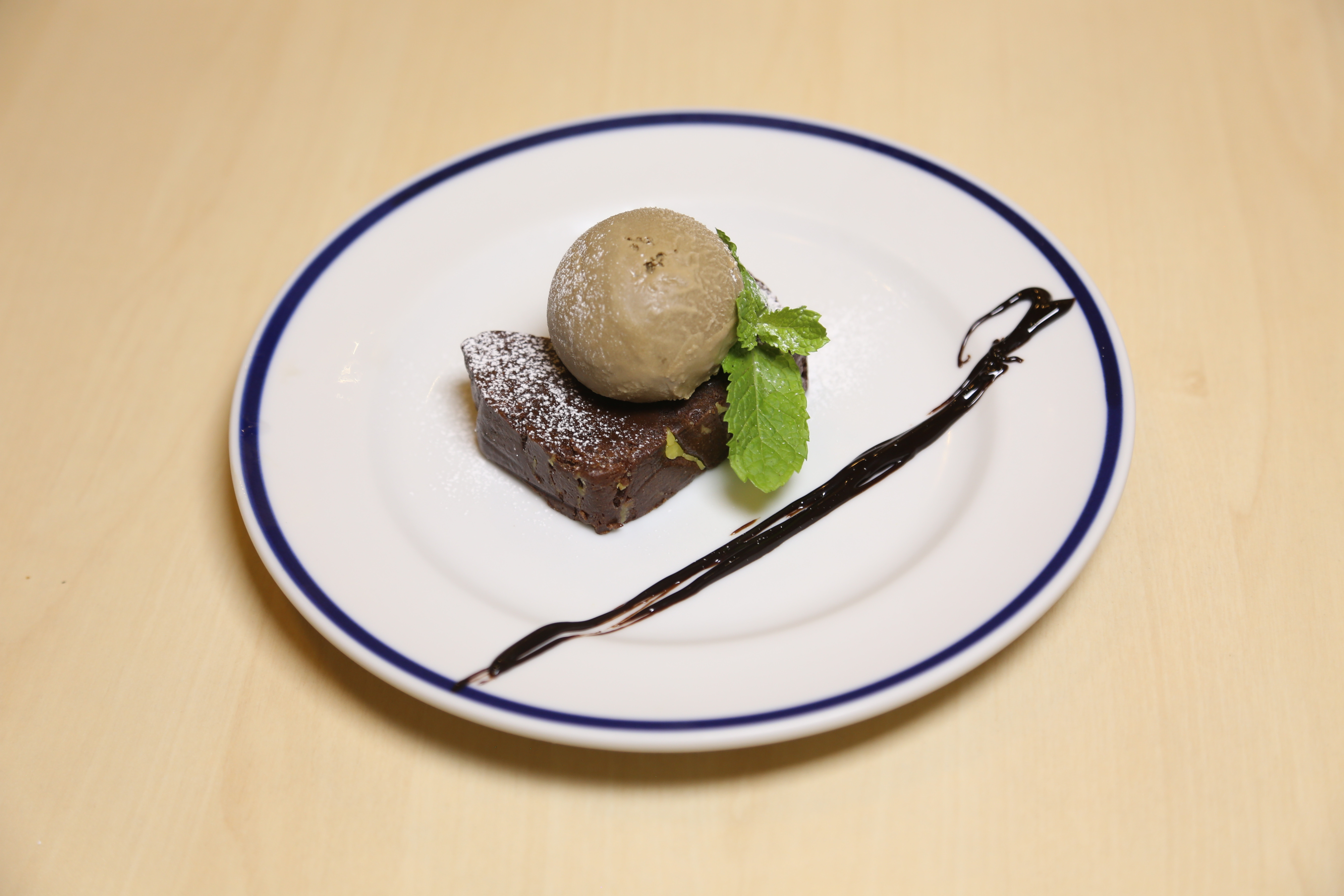 レアガトーショコラとほうじ茶アイスクリーム