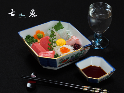 七魚の店舗でお祝いの食事会