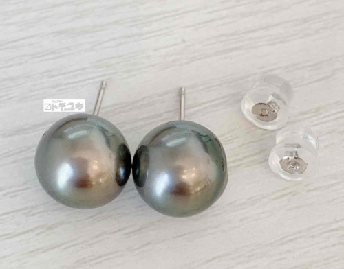 黒真珠ピアス2.JPG