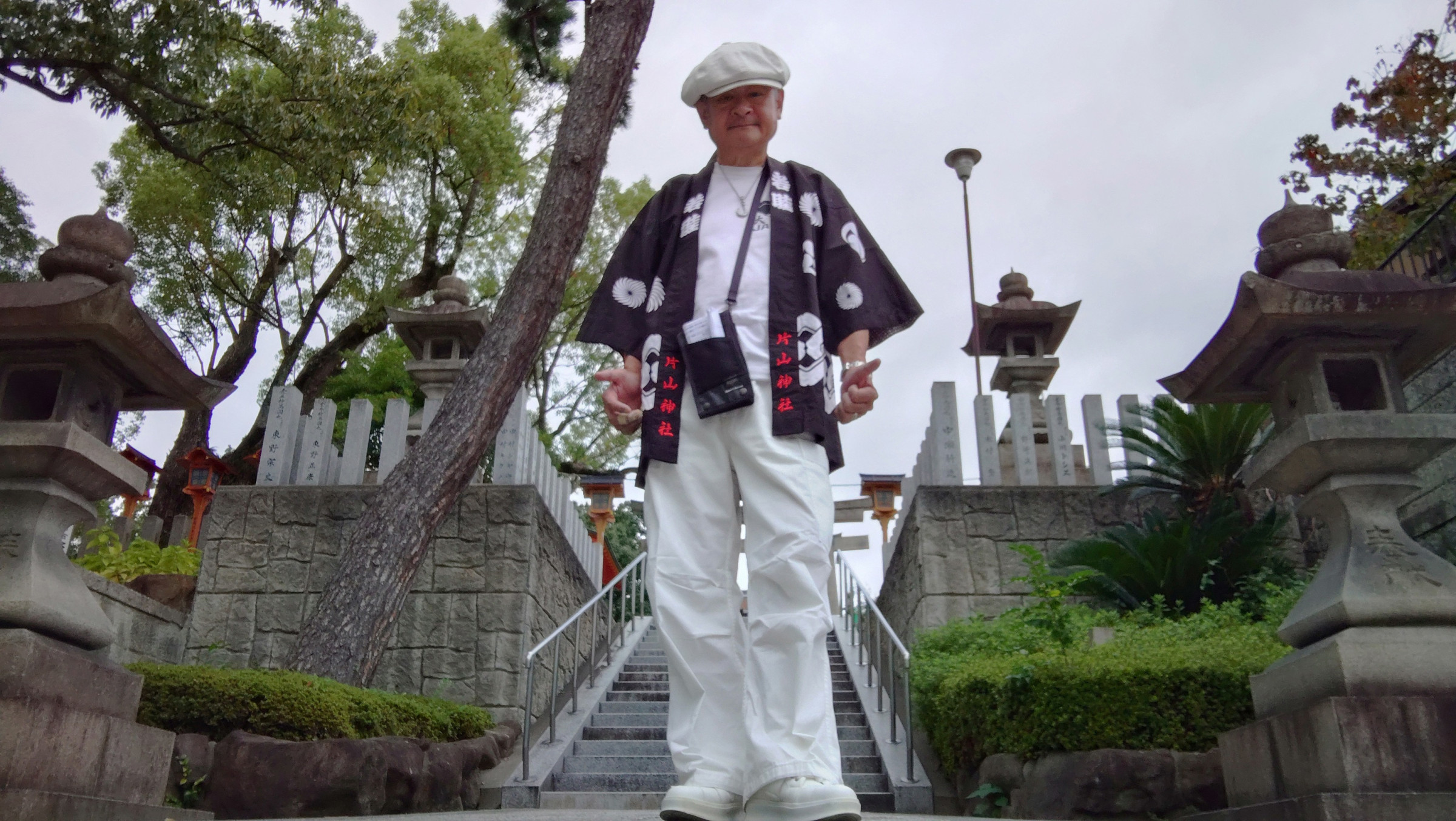 片山神社に石碑に名前を入れました