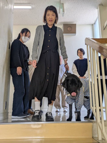 下り階段の前.jpg