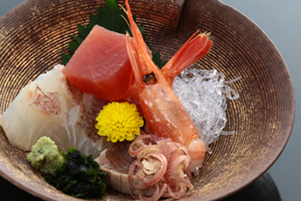 季節の会席料理　刺身盛り合わせ