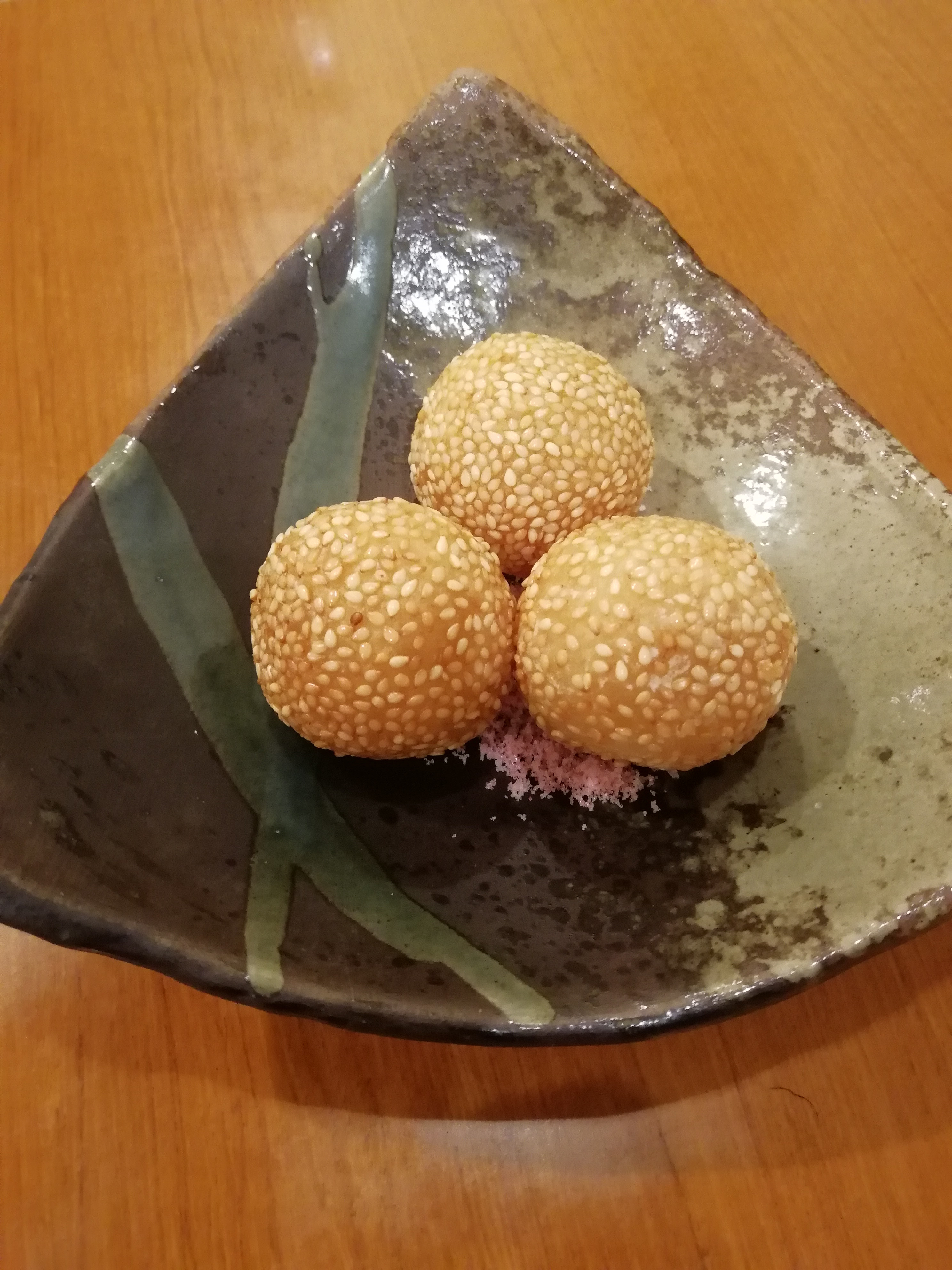 蓮の実餡の胡麻団子　（3ヶ）