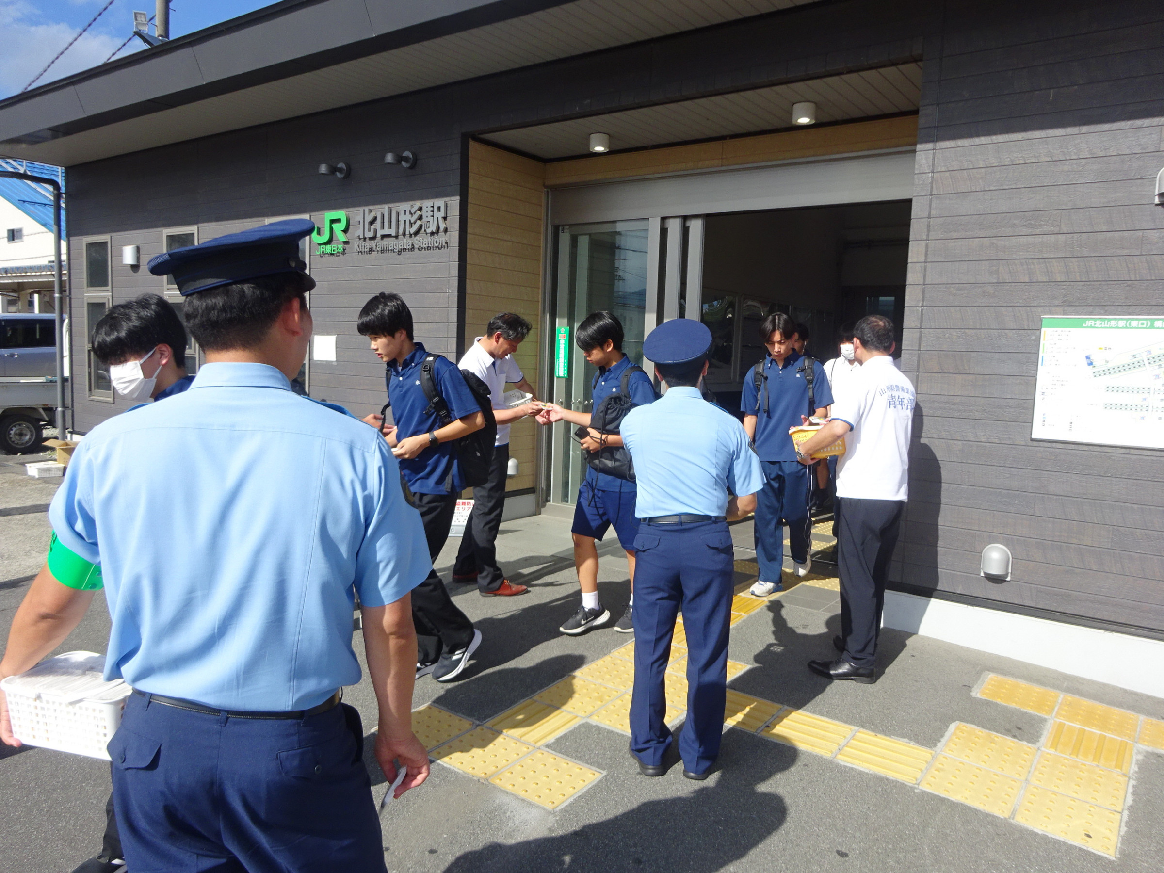 警察との合同防犯活動
