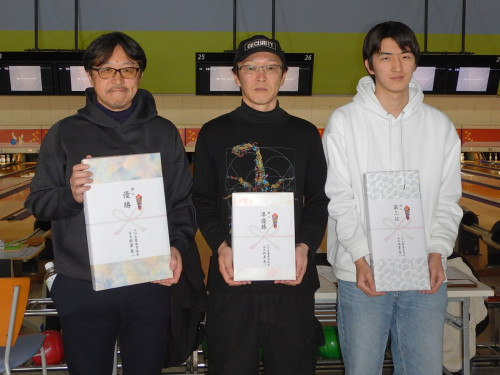 個人賞、向かって左から優勝、準優勝、第３位