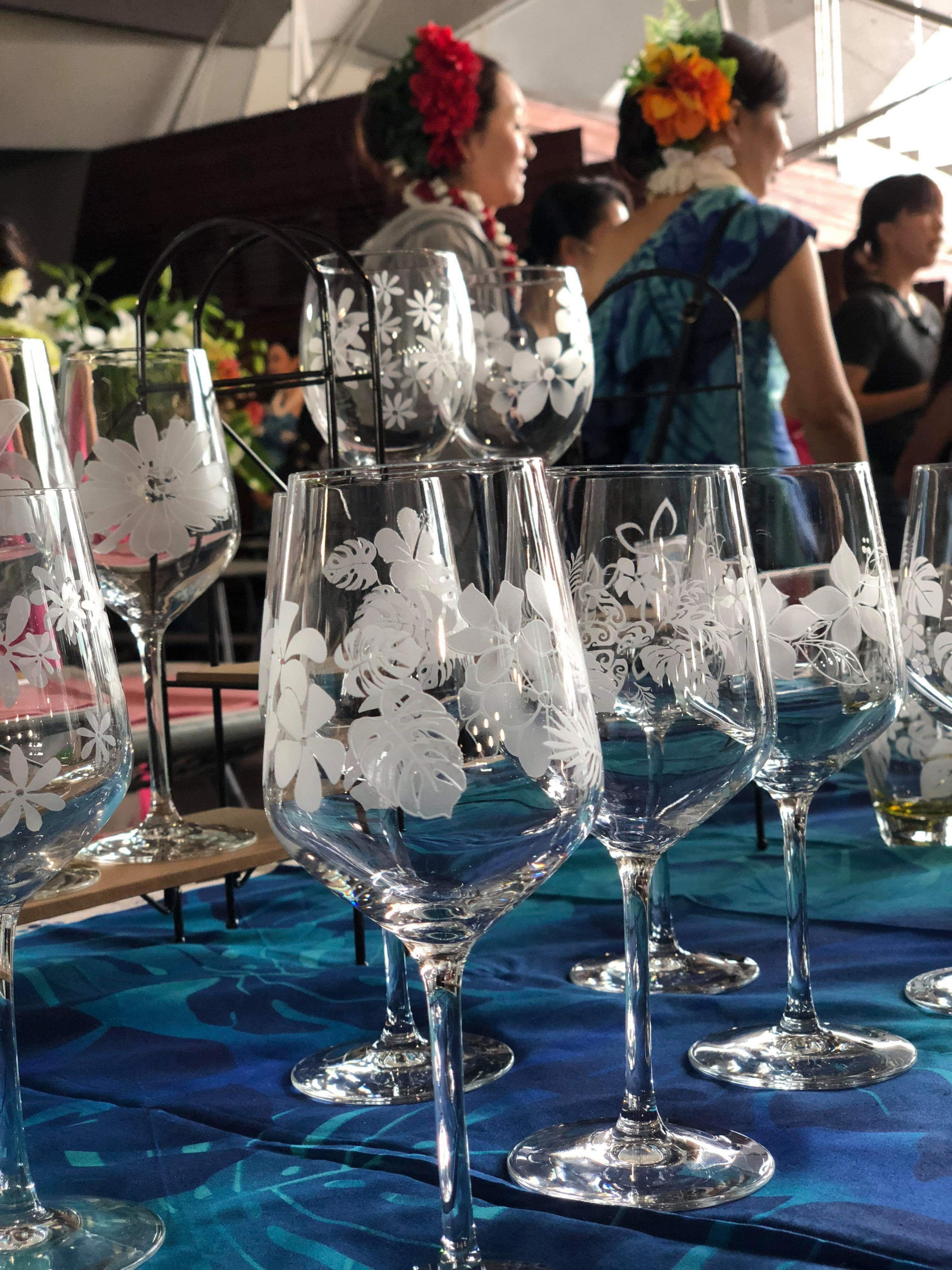 ｶﾞﾗｽ 鏡 ｶﾞﾗｽ彫刻 記念品 お祝い ﾊﾜｲｱﾝ ｸﾞﾗｽ ﾌﾗﾀﾞﾝｽ ﾎﾞﾄﾙ彫刻 卒団記念