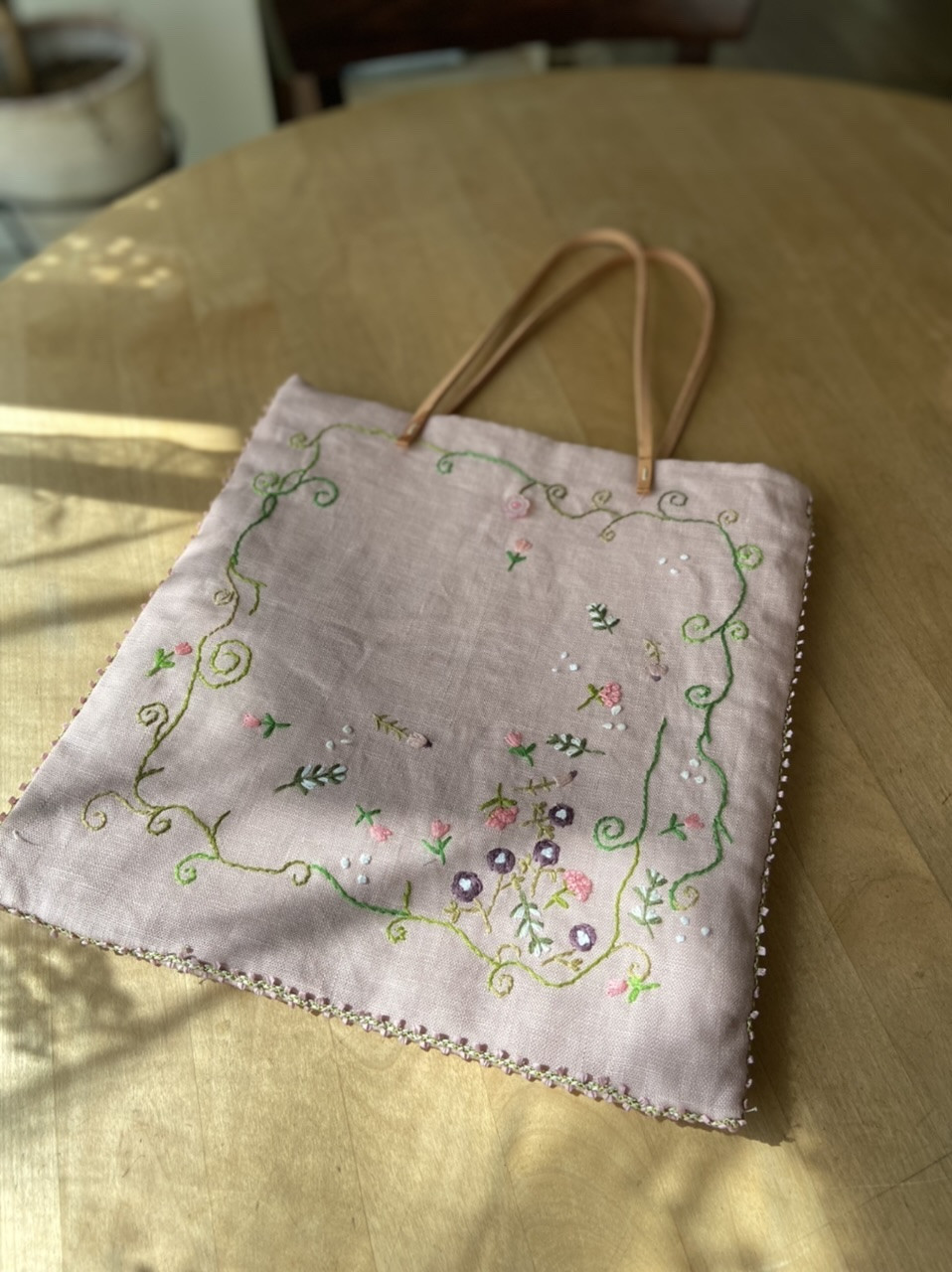 妄想植物刺繍シリーズのバッグをネットショップにアップしました。