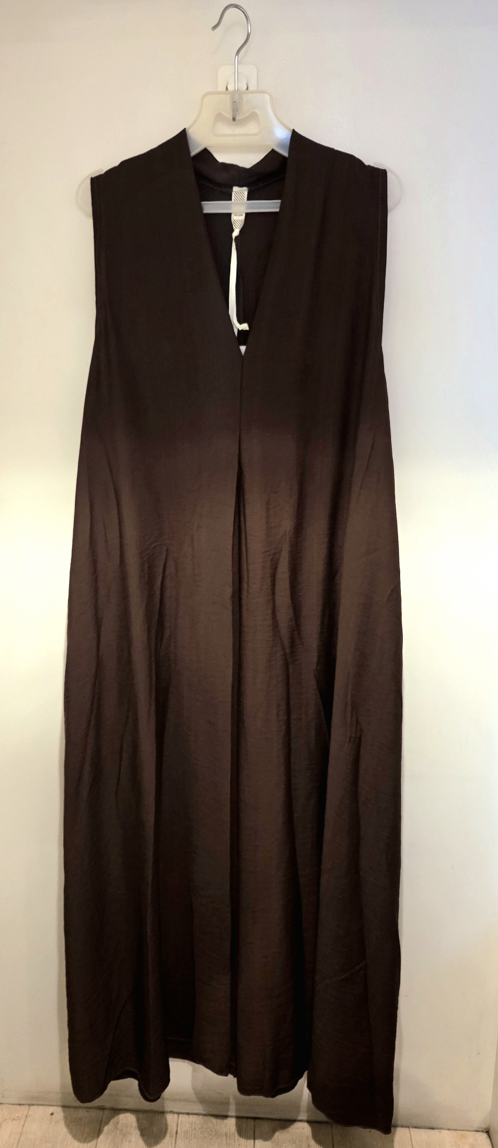 Vネックシンプルワンピース　LAMIAR   ¥9.790(3色)