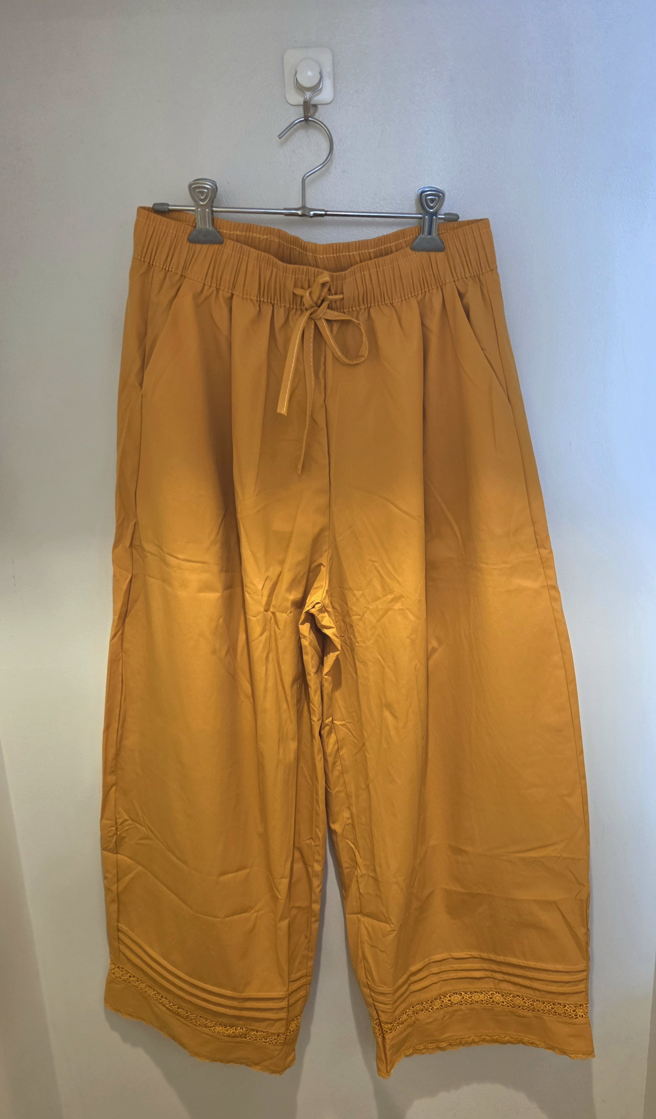 裾レースパンツ　セール¥4.500