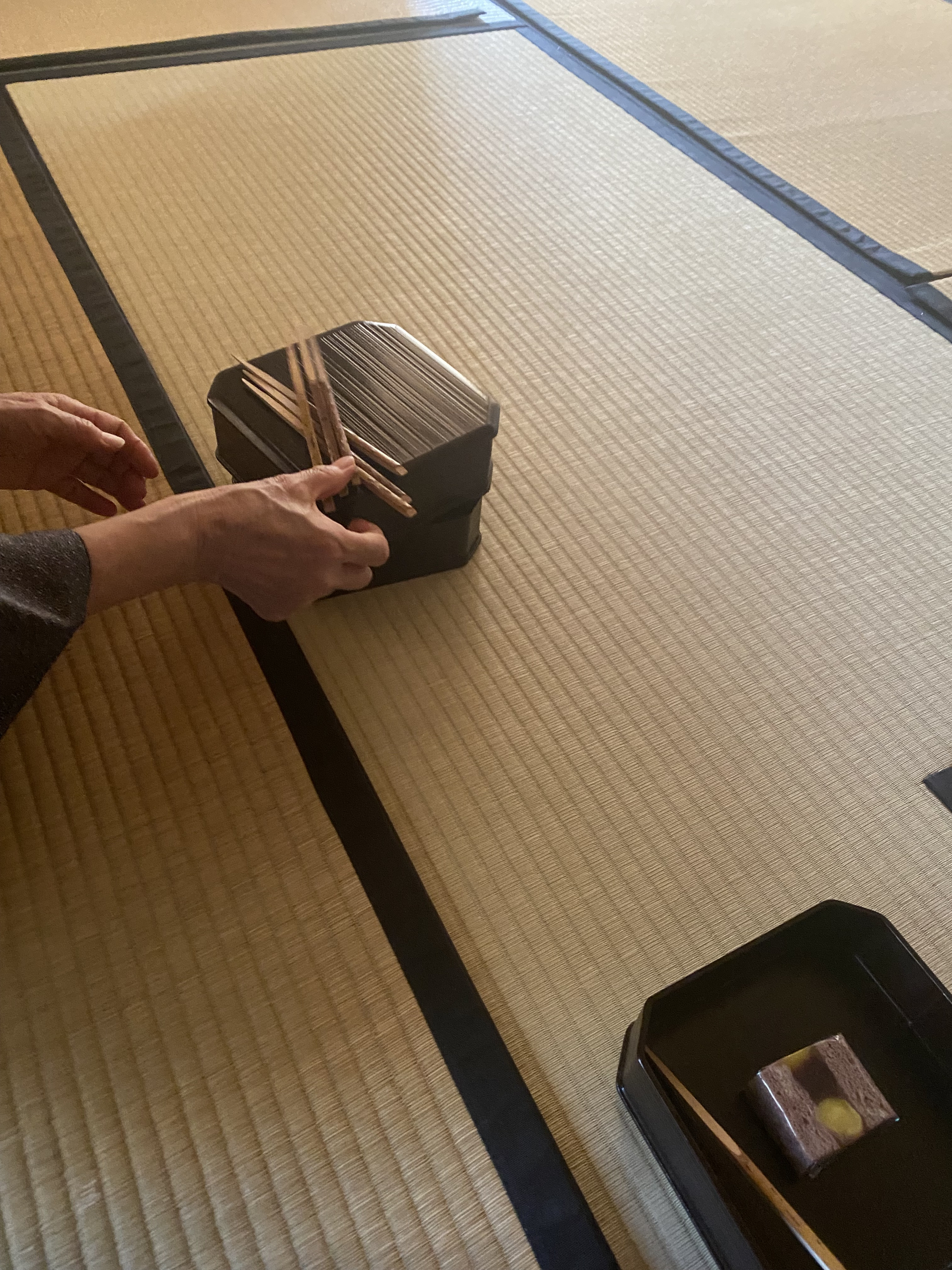 縁高の扱いを・・・