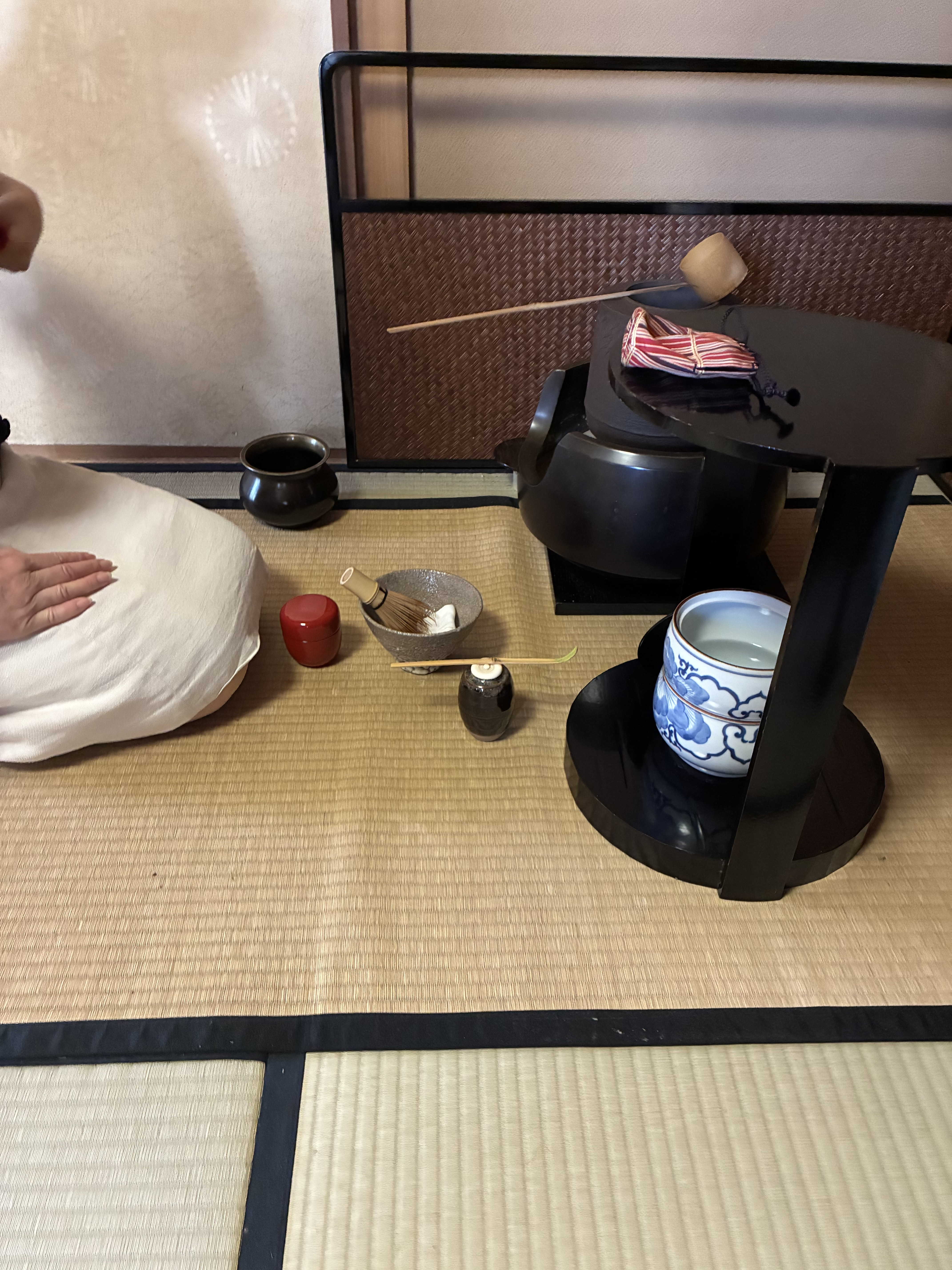 宗旦好みの丸卓で…