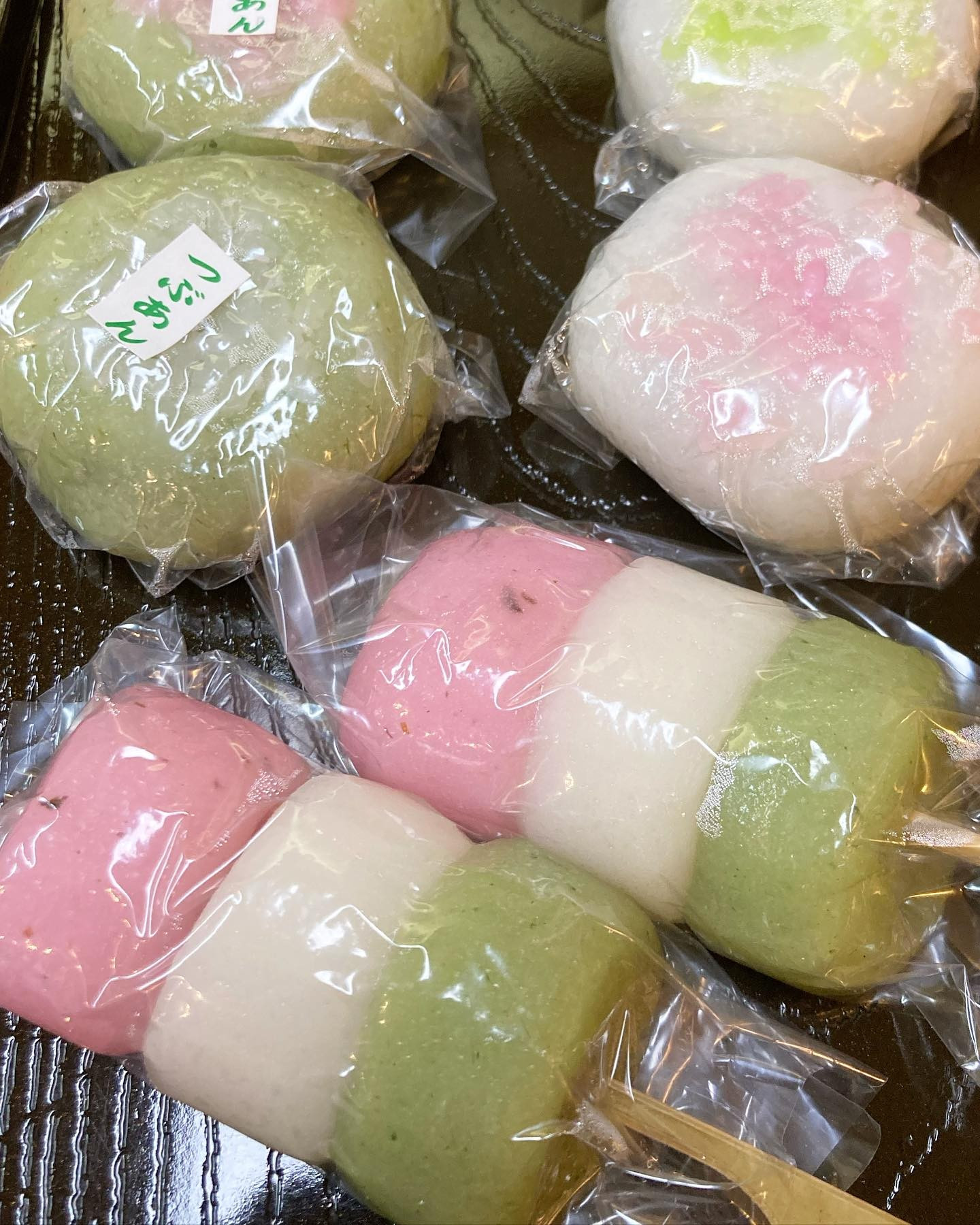 いがまんじゅう、三色団子