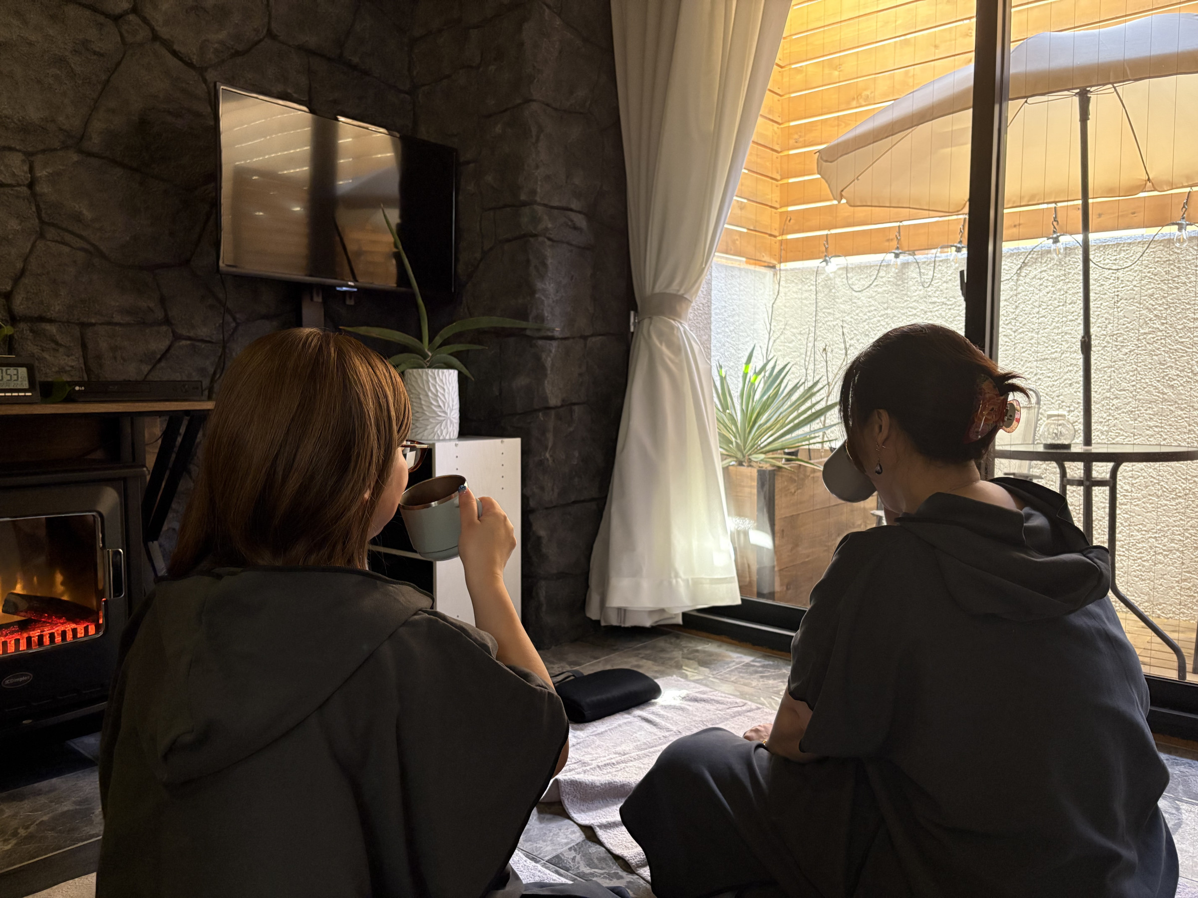 岩盤浴のルーツは火山活動による地熱浴。当サロンの岩盤浴は愛媛県産のマテラ鉱石を使用