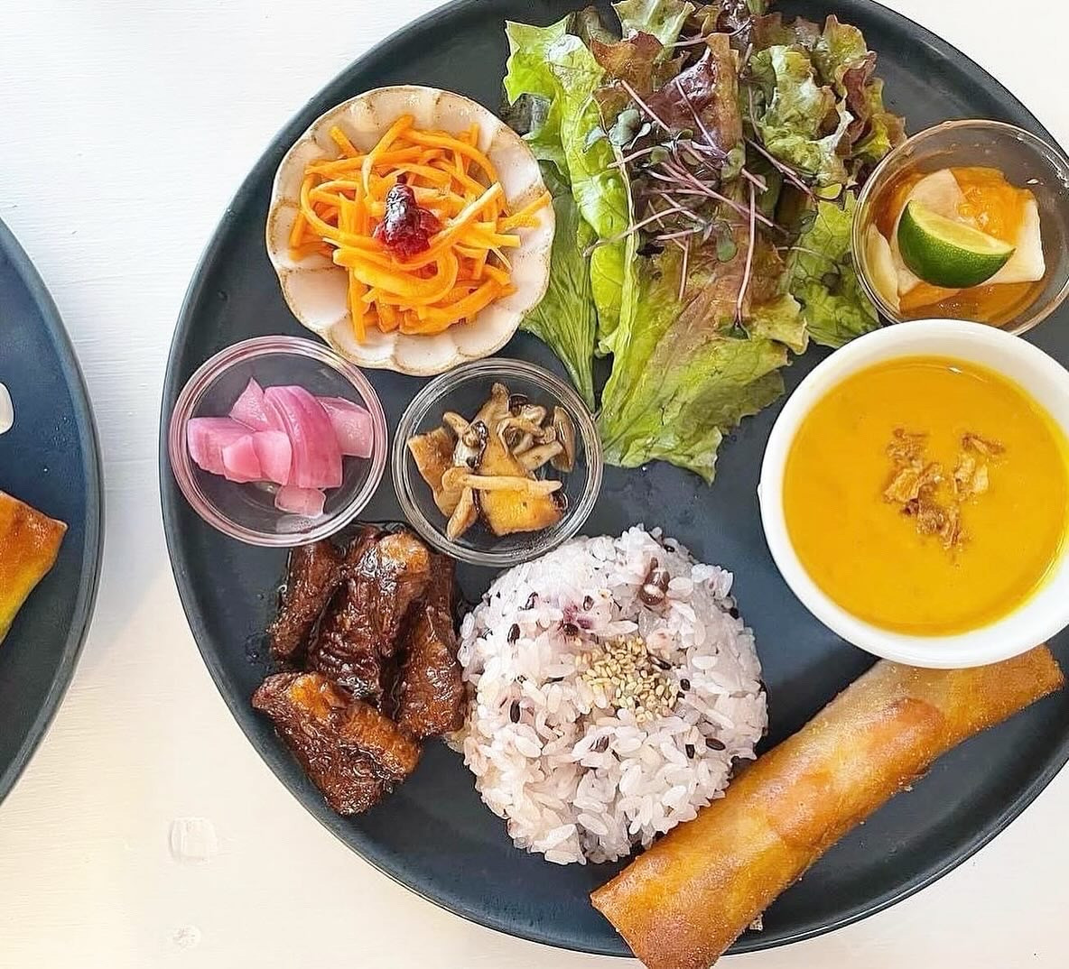 【明日から土曜日まで営業します】