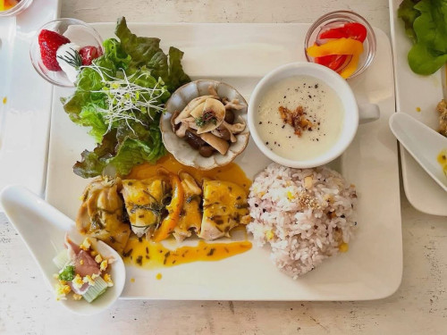 【明日から土曜日まで営業します】