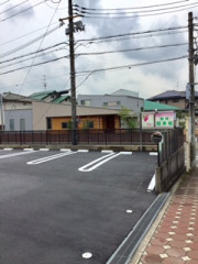 奈良市の婦人科「洋子レディースクリニック」の駐車場の写真
