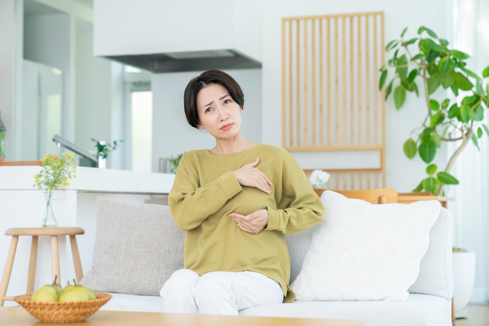 胸のしこりや違和感を確認するセルフチェック