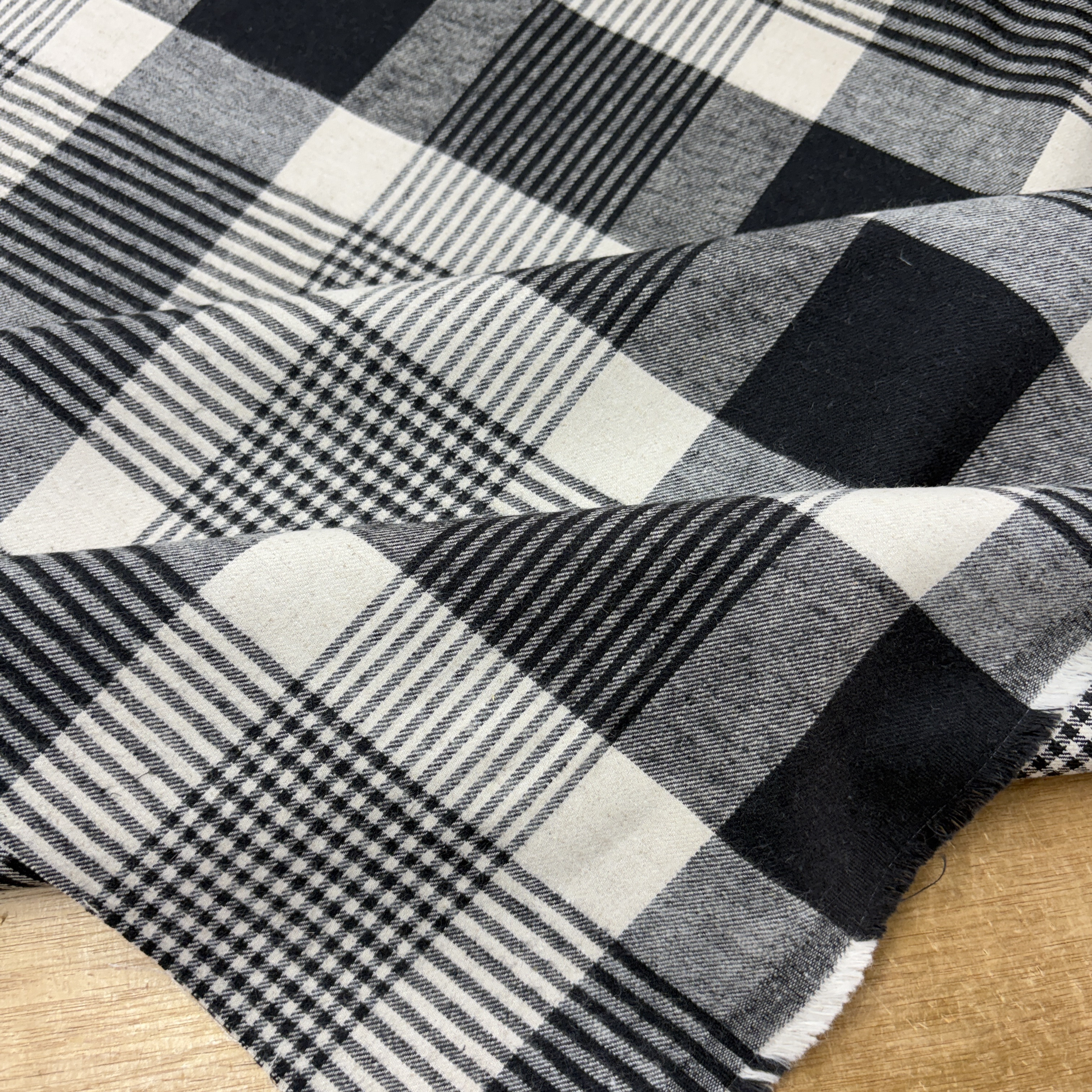 綿起毛ツイルチェック(生成✖︎黒)