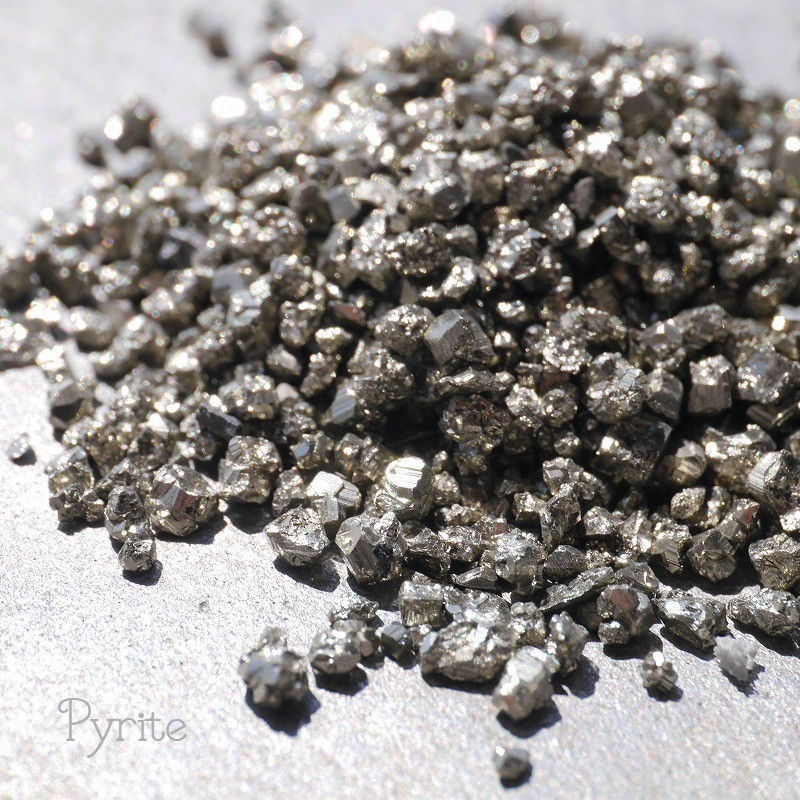 天然石パイライト(ペルー産)極小結晶原石さざれ石 約35g分詰合せ 約2mm前後穴なし