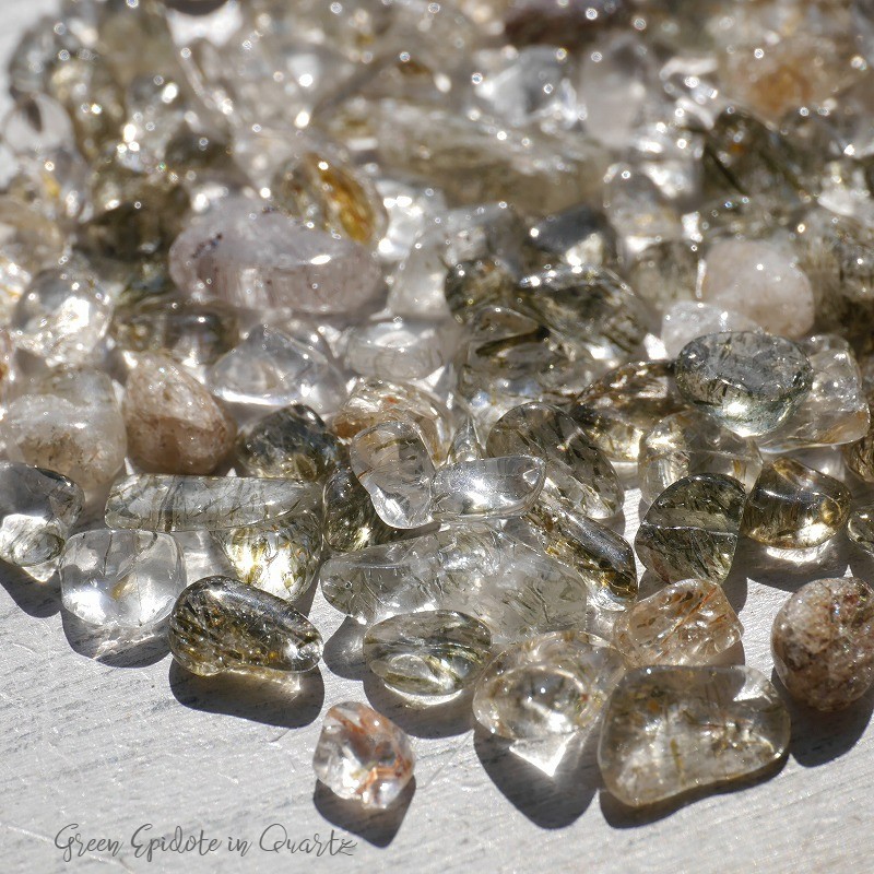 天然石グリーンエピドートインクォーツ(南アフリカ産)約30g分約5～12mm透明感さざれ石詰合せ 穴なし 緑簾石入り水晶