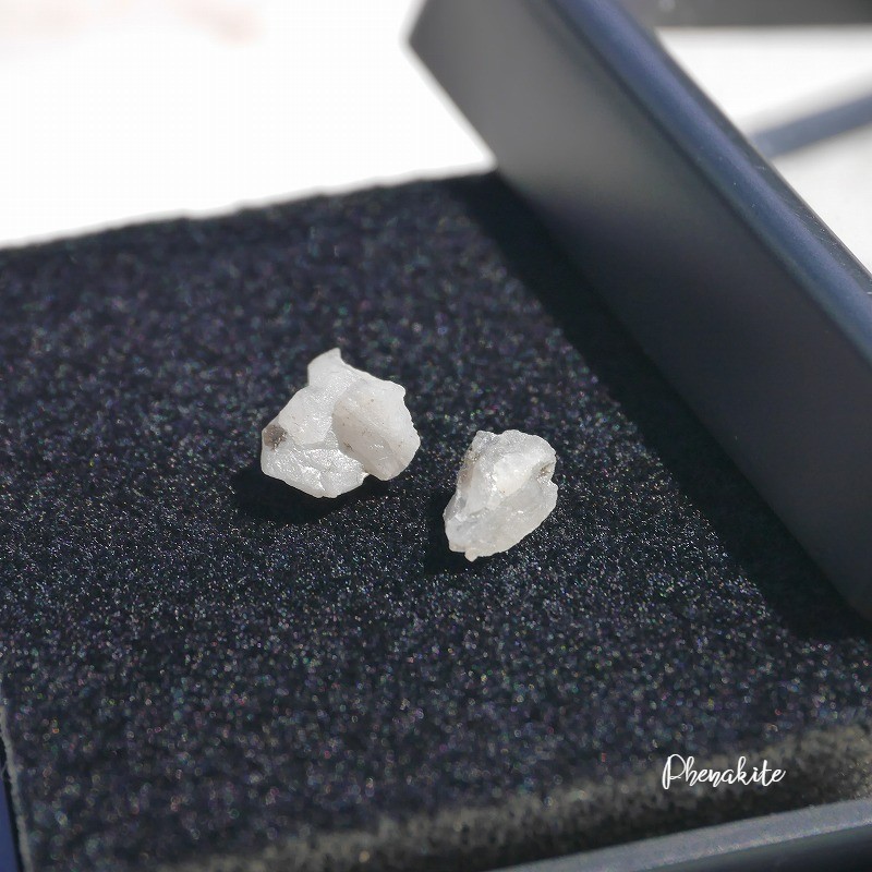 天然石フェナカイト2個セット結晶原石ルースケース付属鉱物☆それぞれ現物画像あり