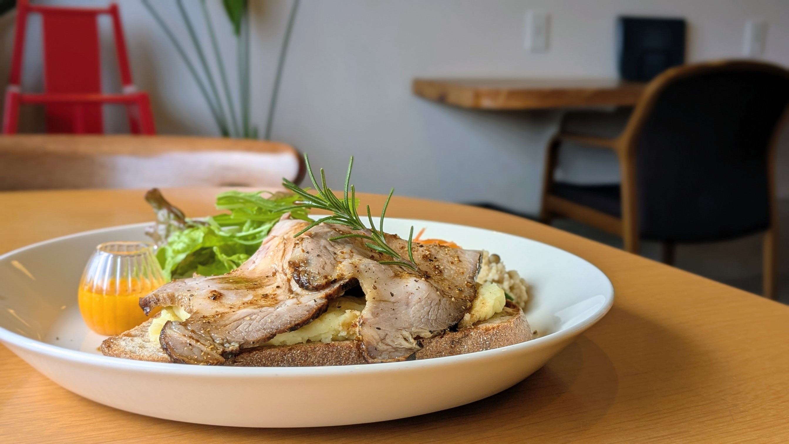 ローストポークのオープンサンド