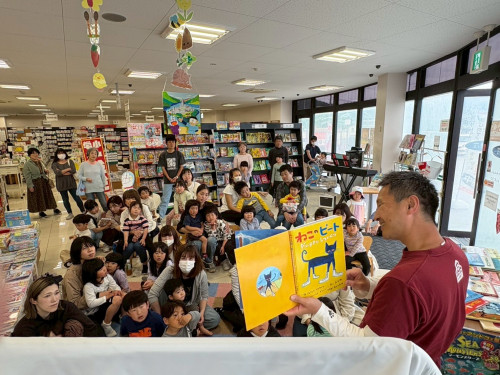 LINE_ALBUM_R７おはなし会春午後_250511_9.jpg