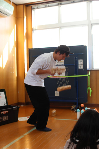 LINE_ALBUM_下佐貫児童館 Kendama First Trick_260131_8.jpg