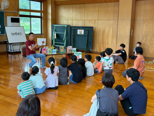 LINE_ALBUM_岩美町&times;若桜町交流会　絵本＆けん玉_260705_2.jpg