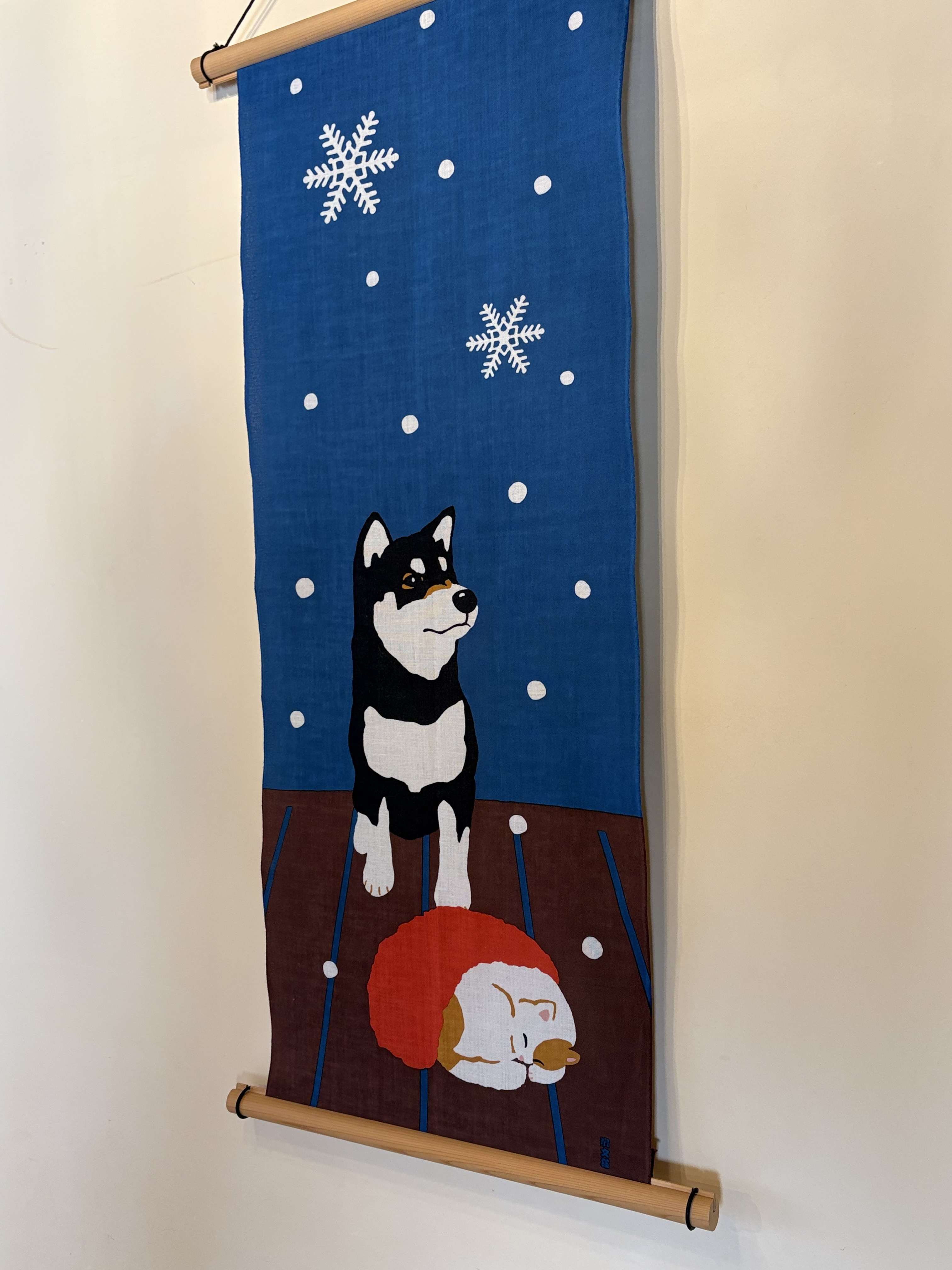 絵手ぬぐい「黒柴くんと雪」