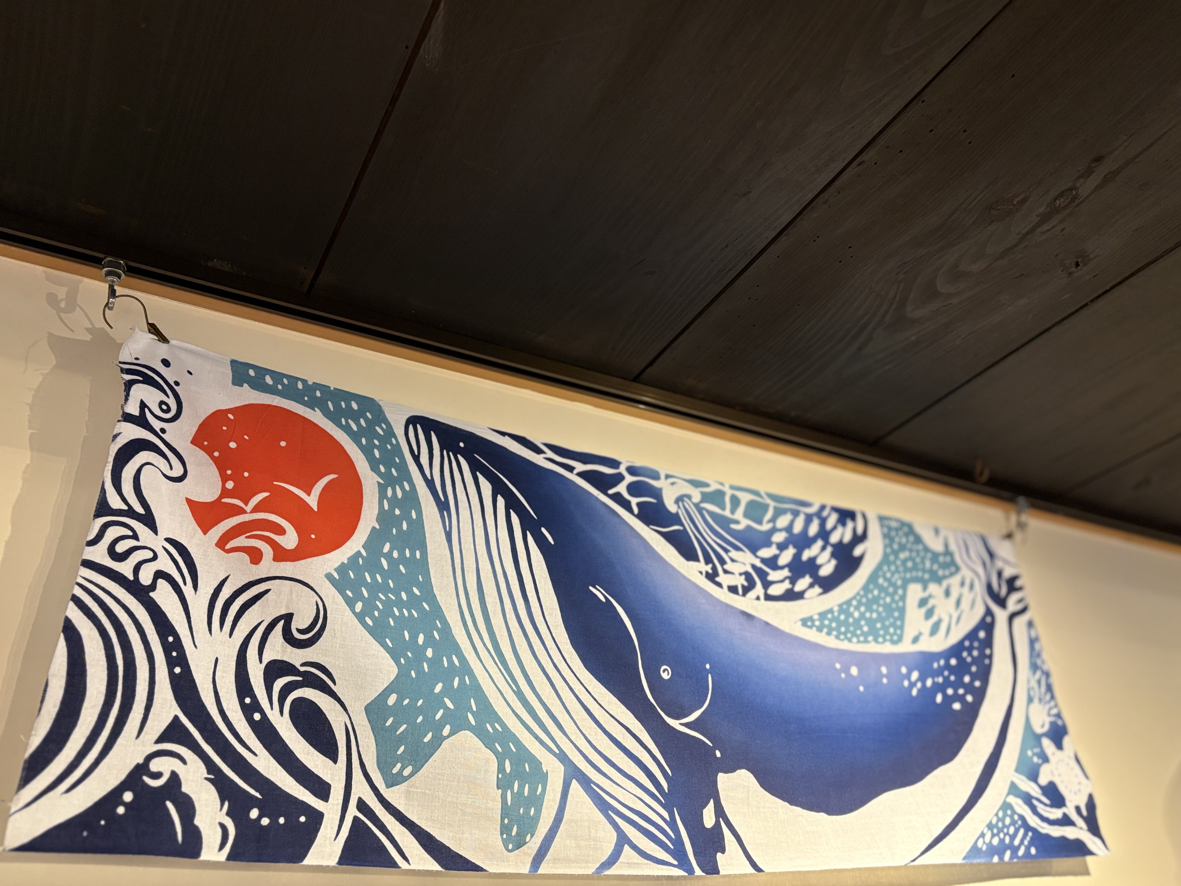 手ぬぐい「縁起くじら」