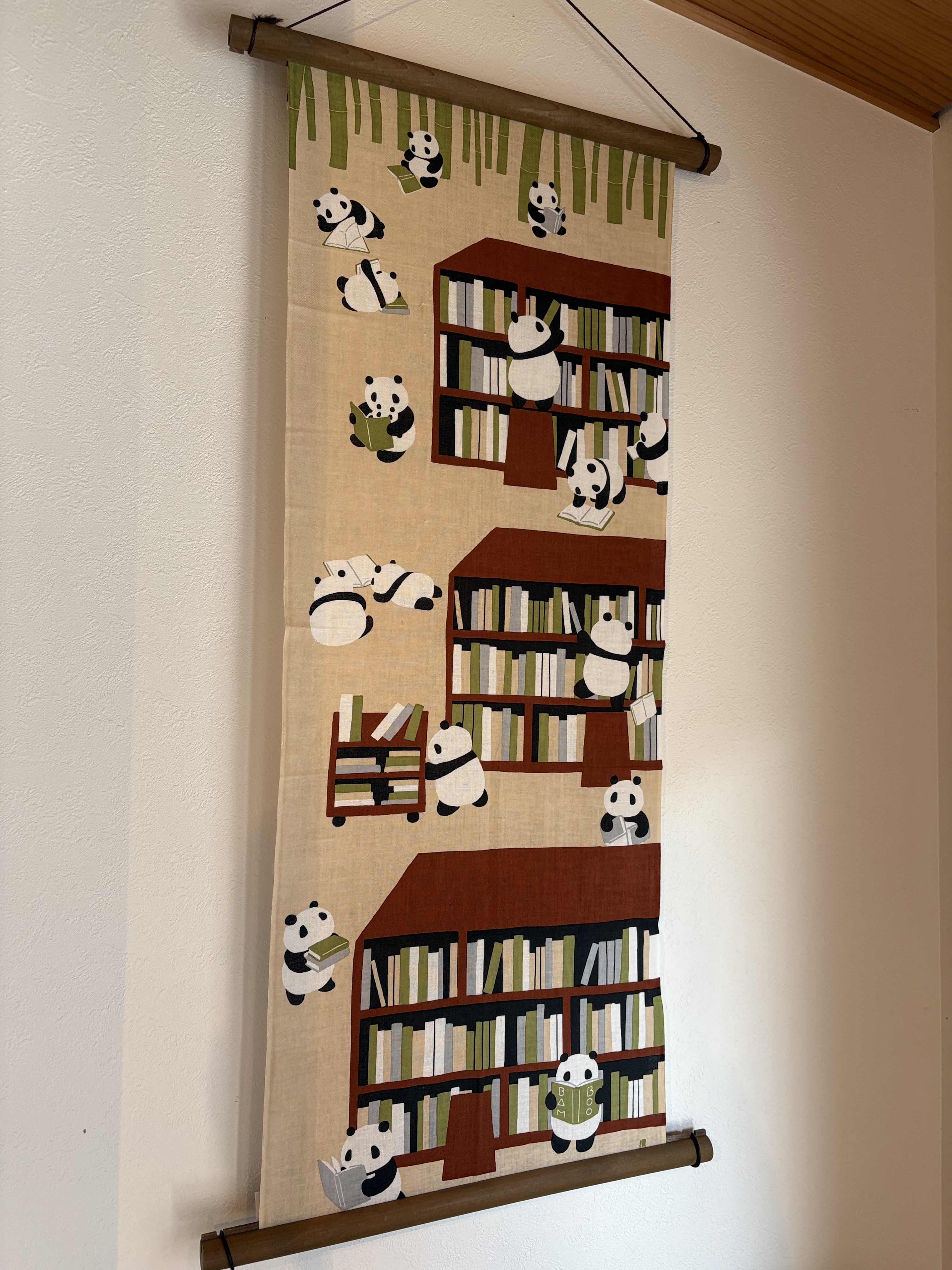 絵手ぬぐい「パンダ書林」