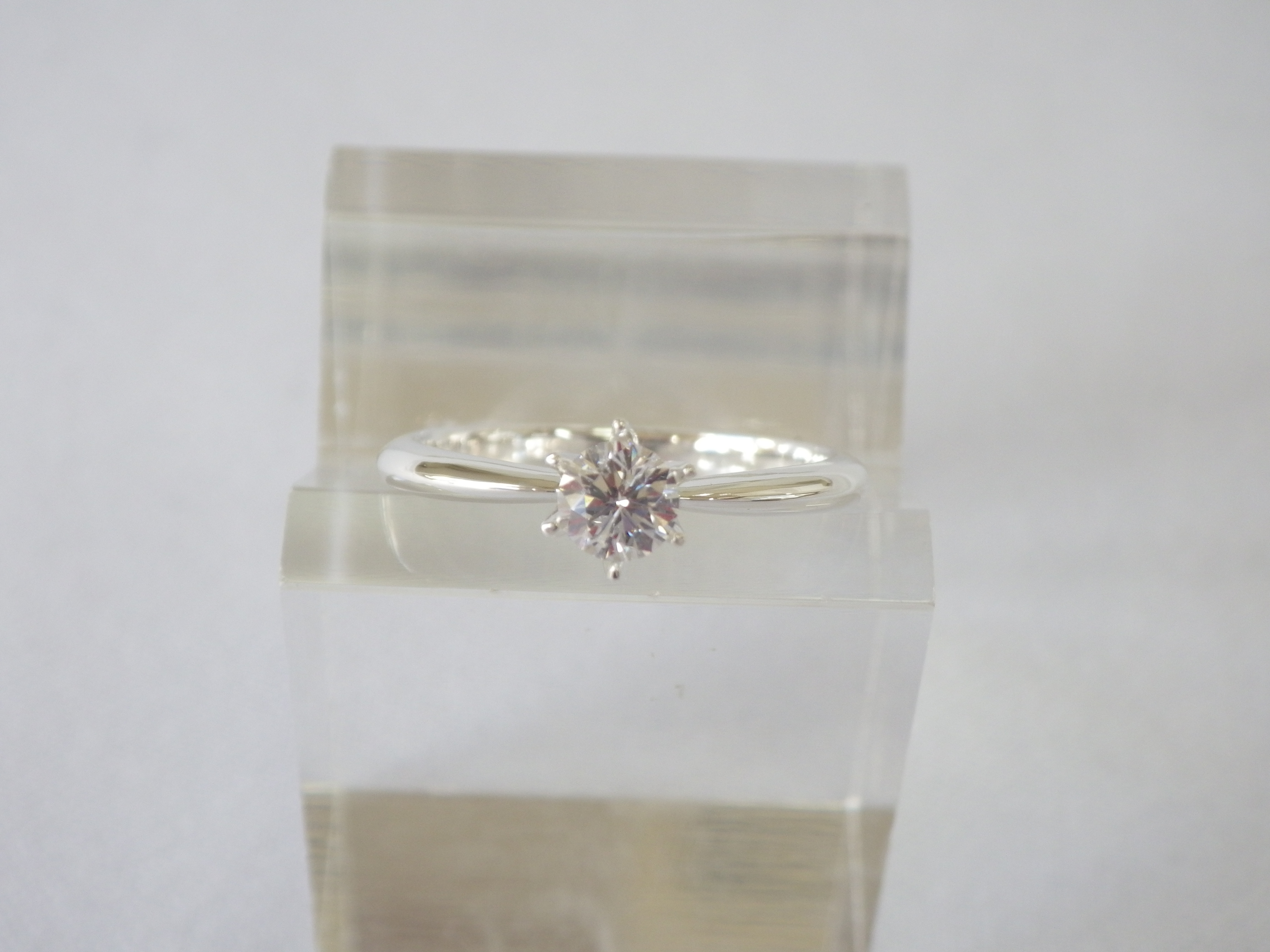 Pt900　６本立爪リング　０．３ｃｔ
