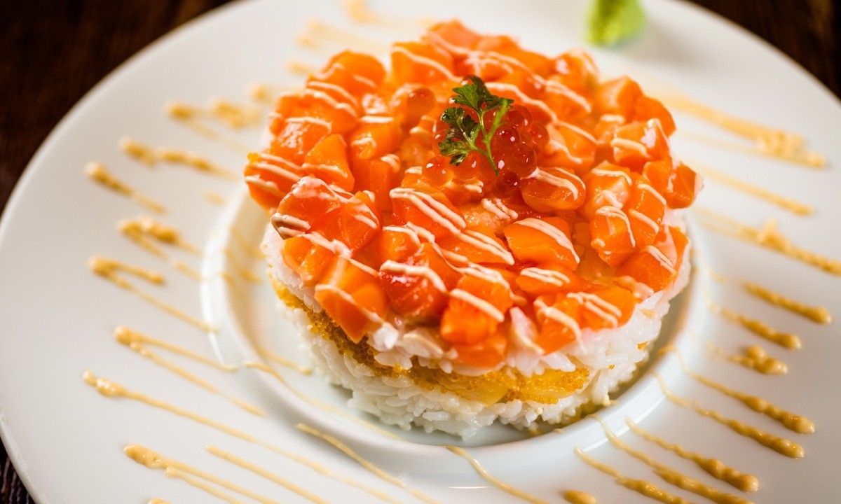 salmon to scallops no tarutaru kasane-sushi