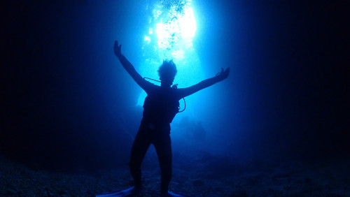 沖縄ダイビング青の洞窟