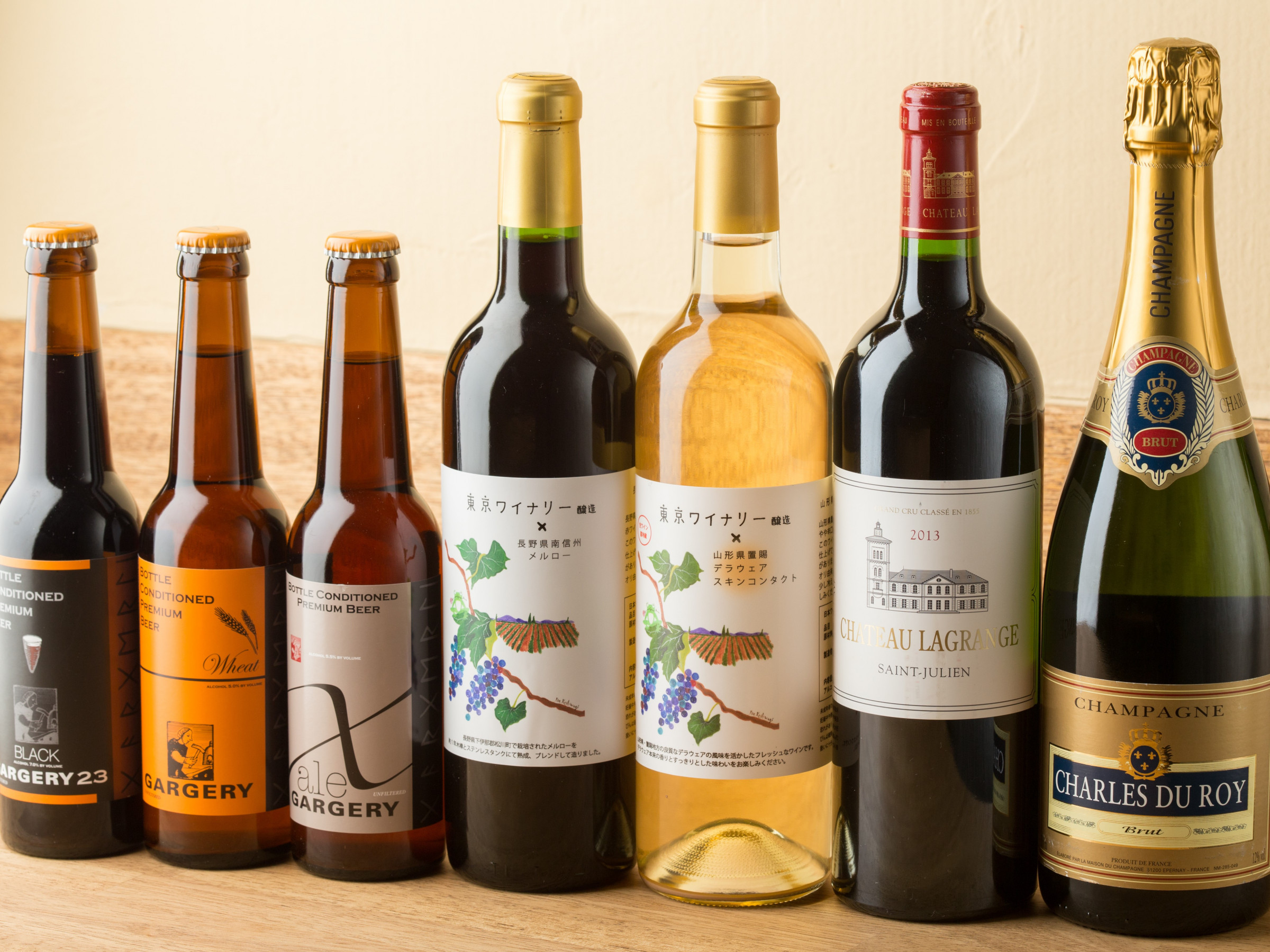 各国ワイン・東京ワイナリーやレアビール・オーガニックワインも取り揃えています