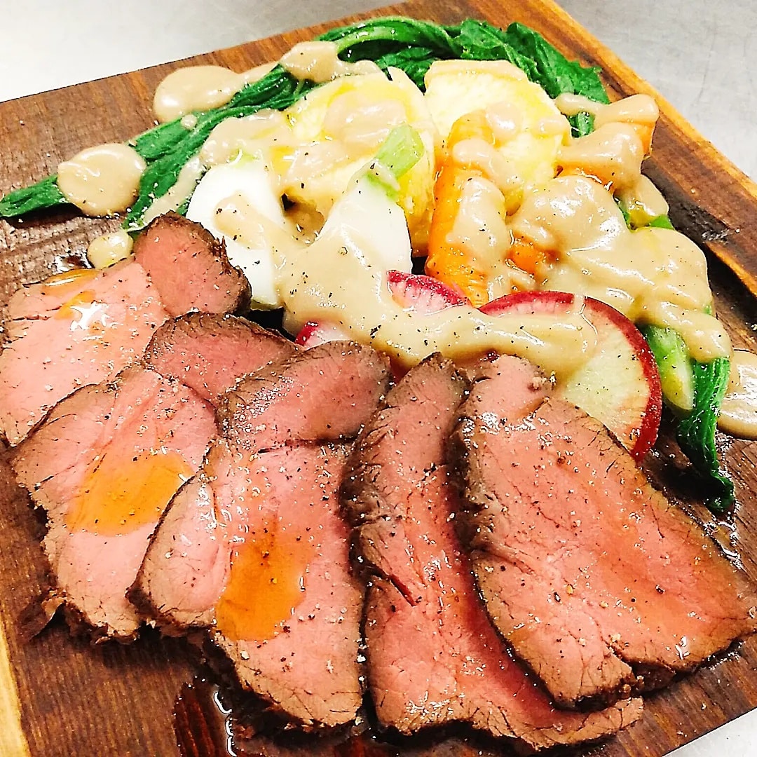 西尾市ベジタ屋さんの有機野菜と蝦夷鹿モモ肉のロースト