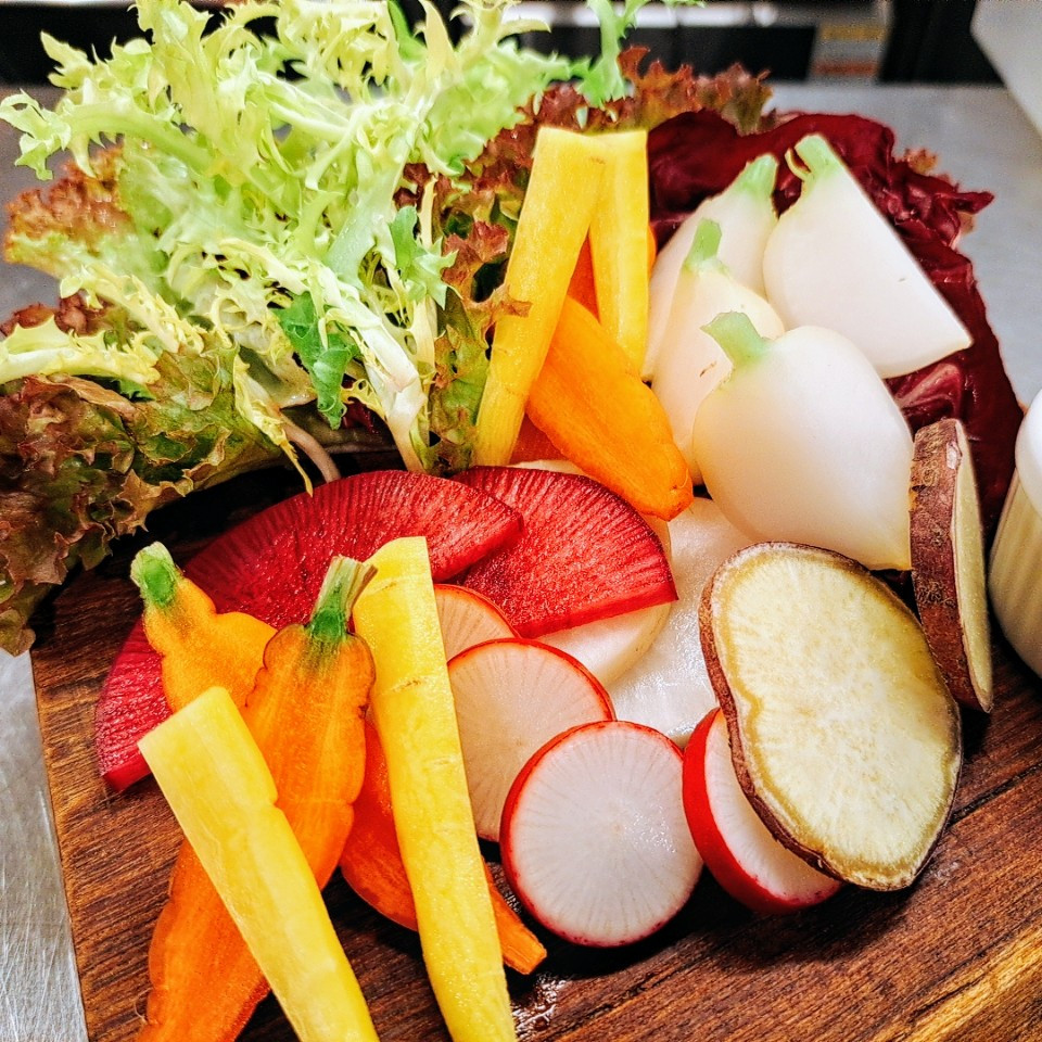 西尾市ベジタ屋さんの有機野菜と自家製バーニャカウダソース