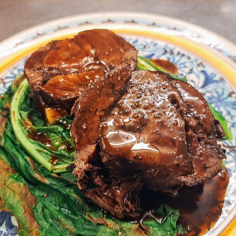 長崎県対馬産 鹿のすね肉の赤ワイン煮込み
