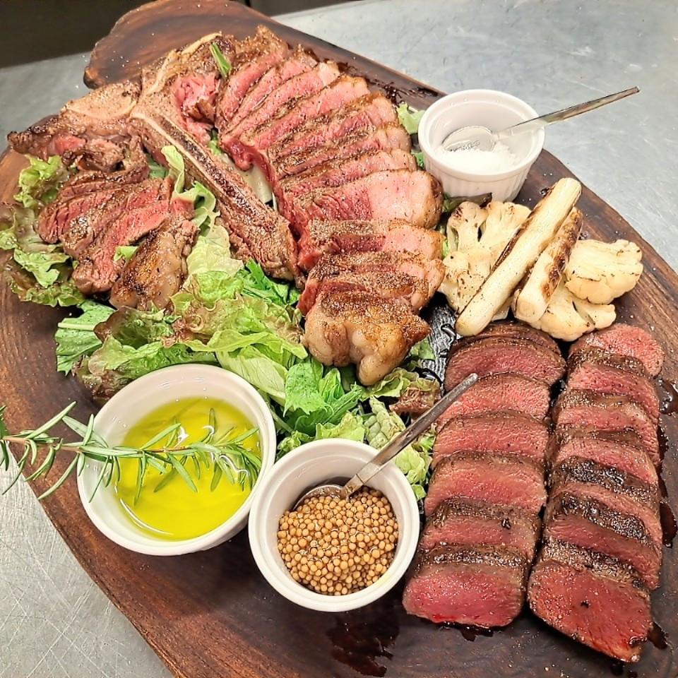 お肉盛り合わせ  【Tボーンステーキ＋鹿肉背ロース】
