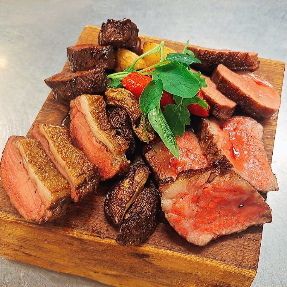 お肉4種盛り合わせ