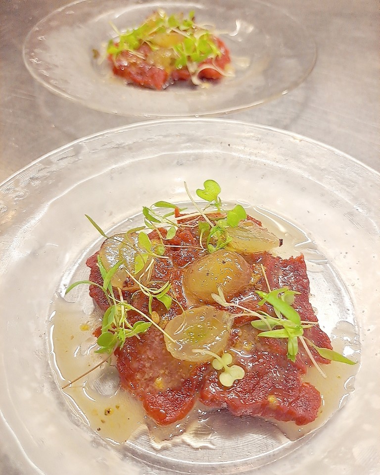 馬肉のカルパッチョ ぶどうのソース