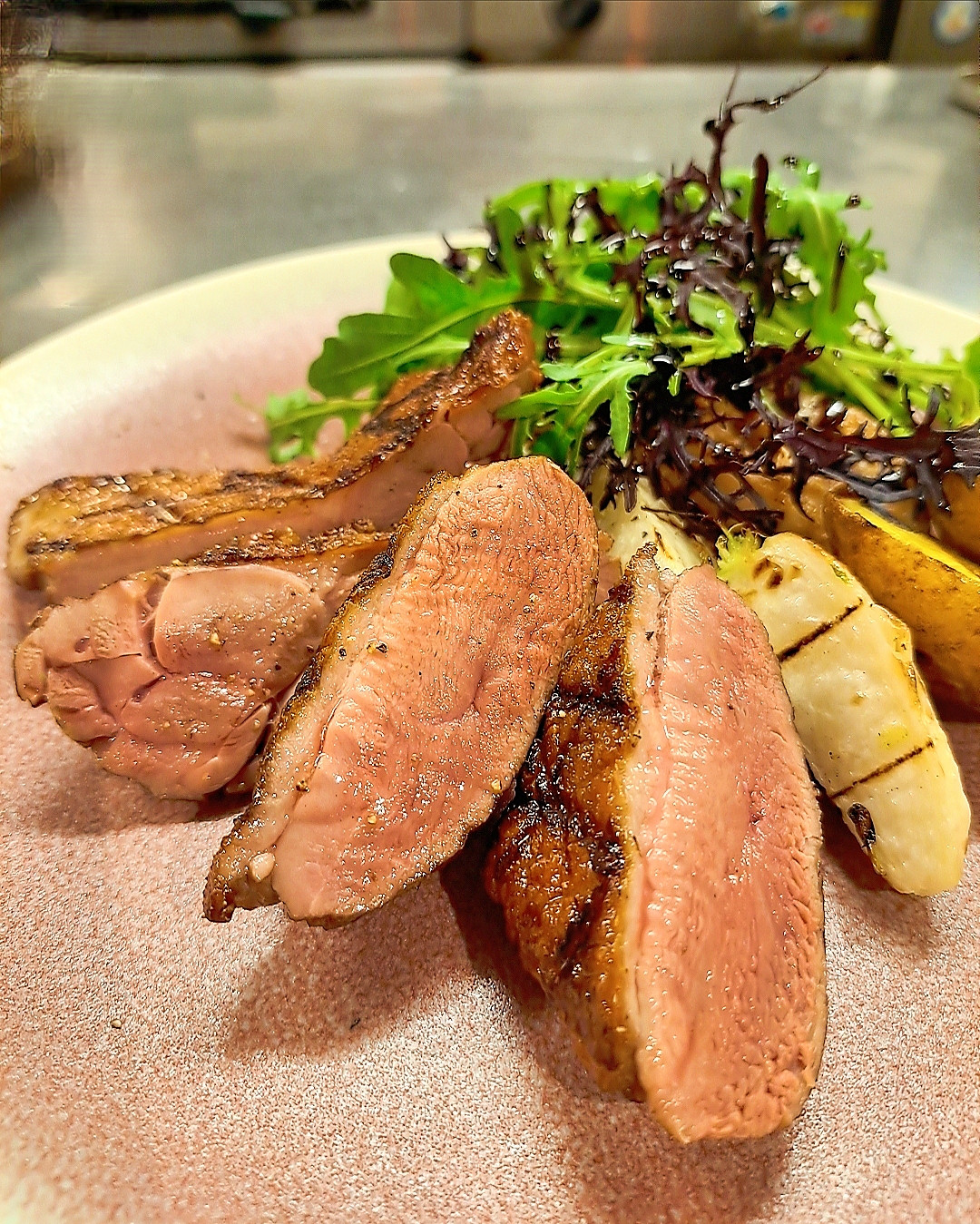 豊橋産｢あいち鴨｣むね肉ともも肉のオーブン焼き