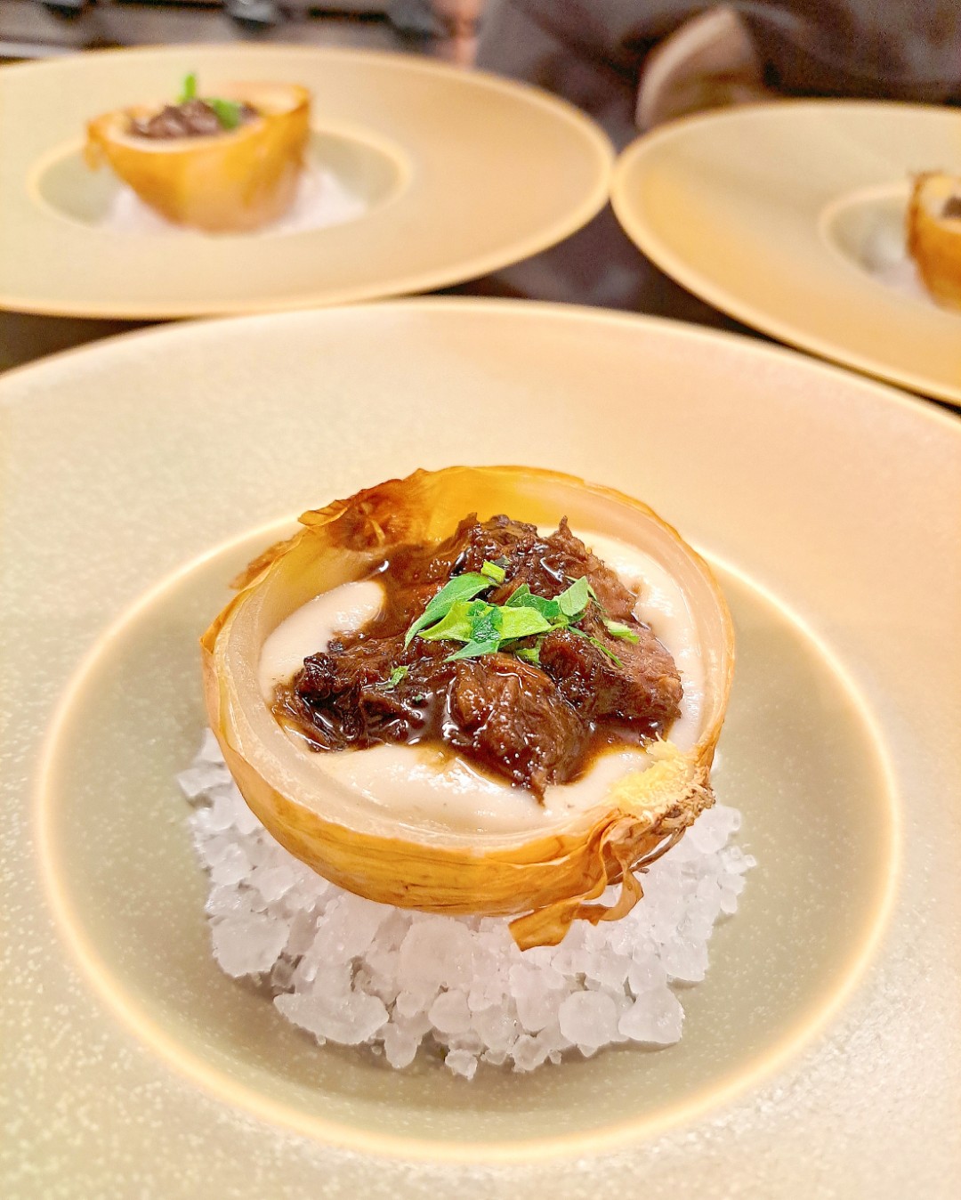 国産牛ほほ肉の赤ワイン煮込み  菊芋のピューレ  玉ねぎの器
