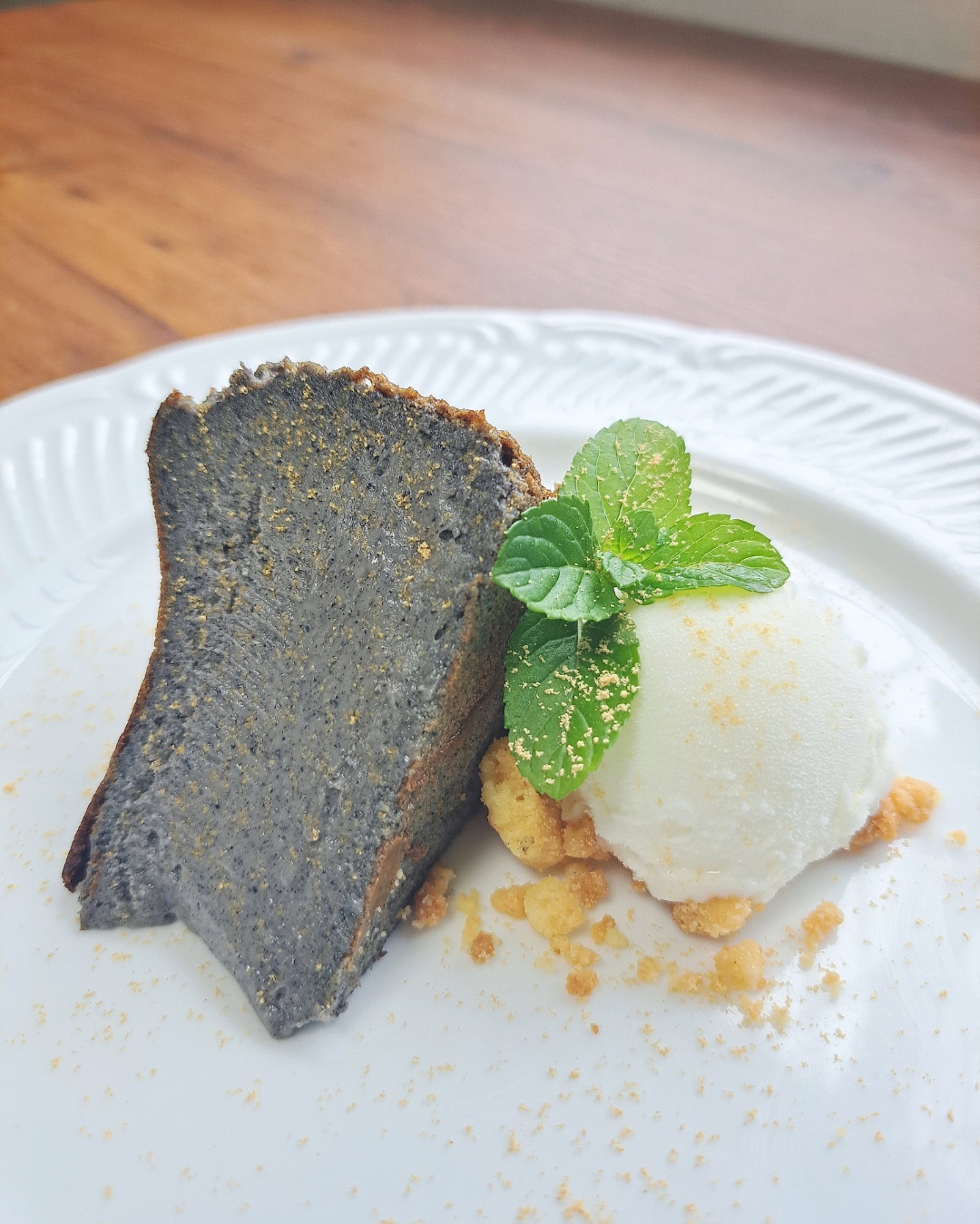黒ごまのチーズケーキ  とミルクジェラートの盛り合わせ