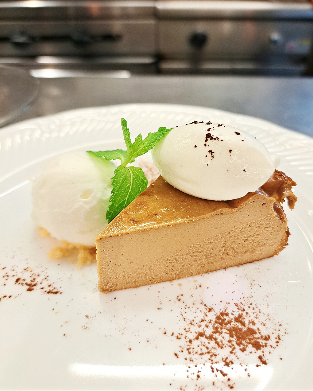 エスプレッソコーヒーのバスクチーズケーキ